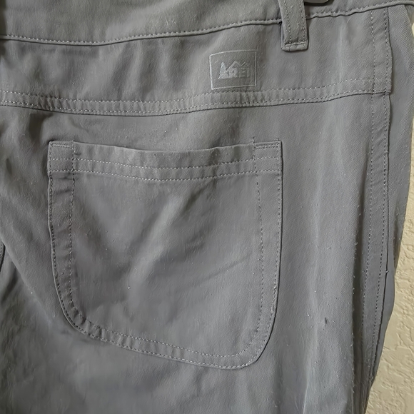 REI Gray Cargo Convertible Pants Durable Straight Leg Size 4P - Picture 5 of 12